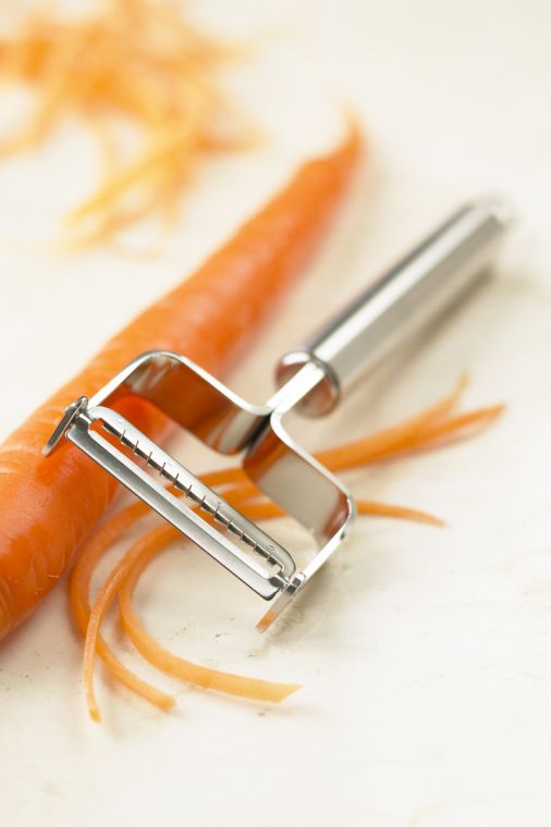 Stainless Julienne Peeler - Kuhn Rikon - Bluecashew Kitchen Homestead