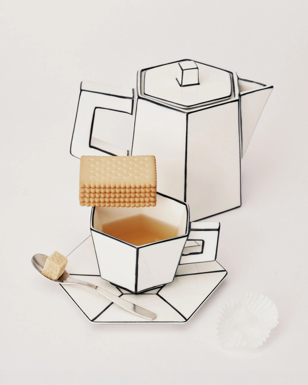 Tea Pot | White - Black Carte Blanche