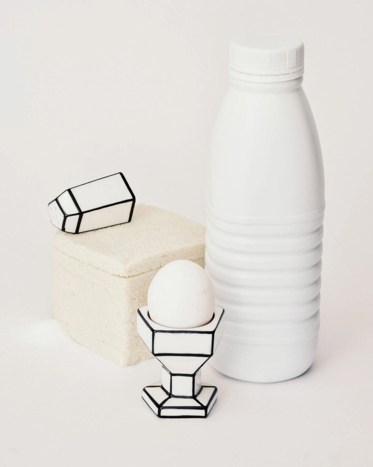 Egg Cup | White - Black Carte Blanche