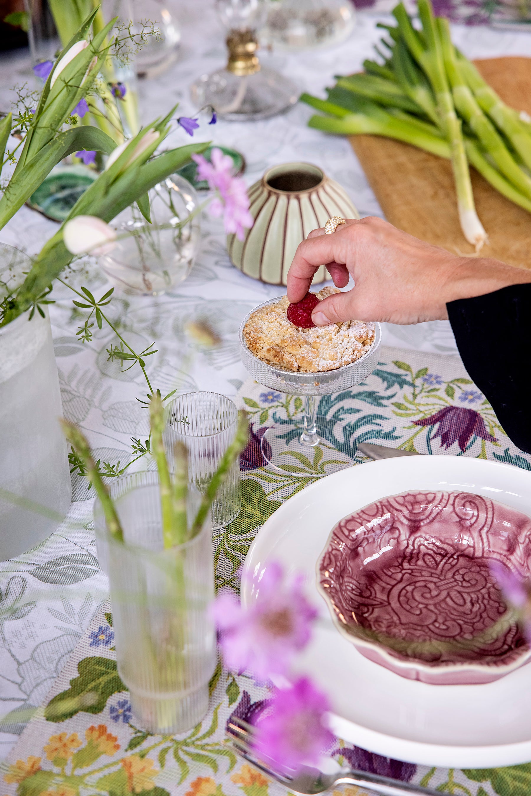 Vårblommor Table Runner